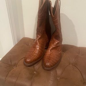 Tecovas Caiman Belly boots. 9.5 D. cowboy Heel